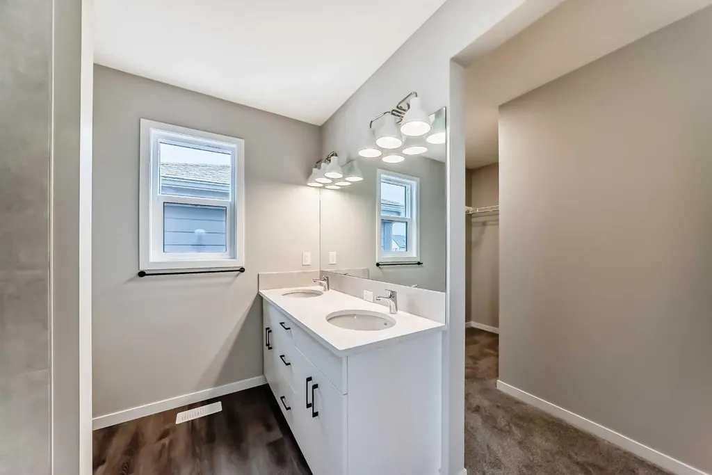 23 Magnolia Street SE Calgary AB T3M 4C8
