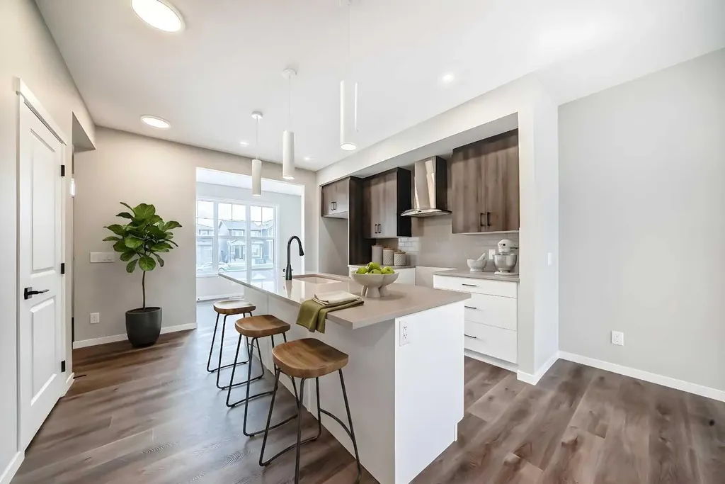 23 Magnolia Street SE Calgary AB T3M 4C8