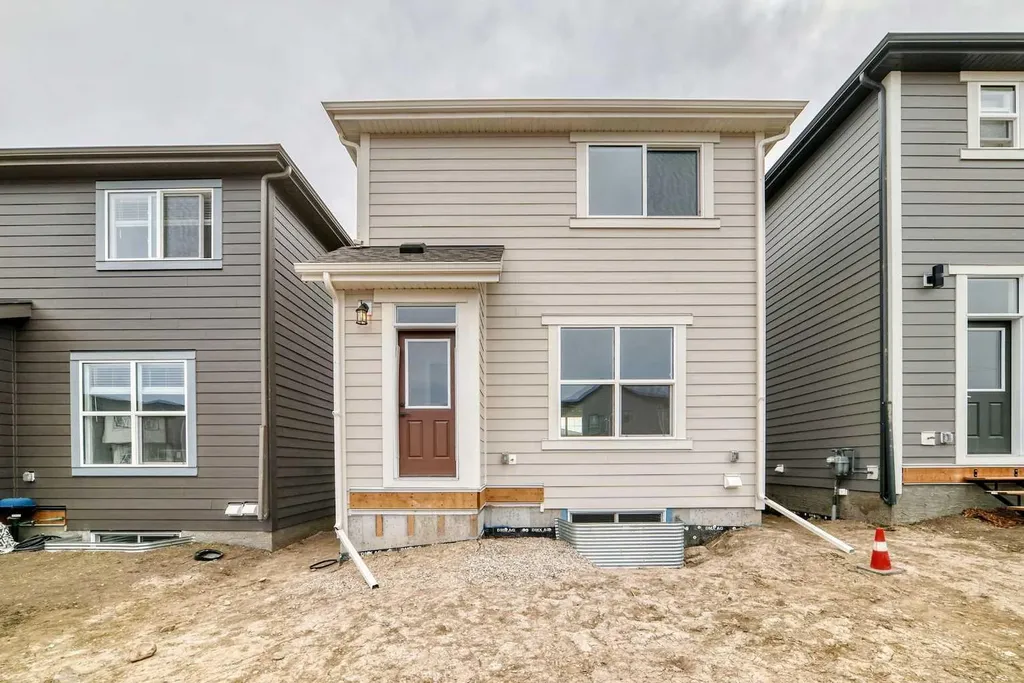 23 Magnolia Street SE Calgary AB T3M 4C8