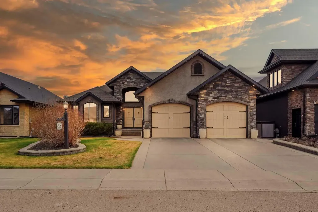 68 Oakwood Close Red Deer AB T4P 0C5