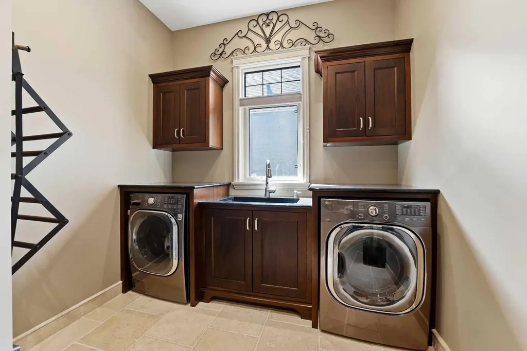 68 Oakwood Close Red Deer AB T4P 0C5