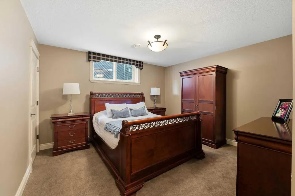 68 Oakwood Close Red Deer AB T4P 0C5