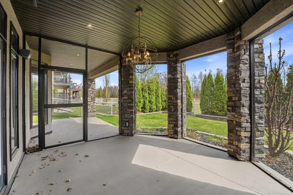 68 Oakwood Close Red Deer AB T4P 0C5