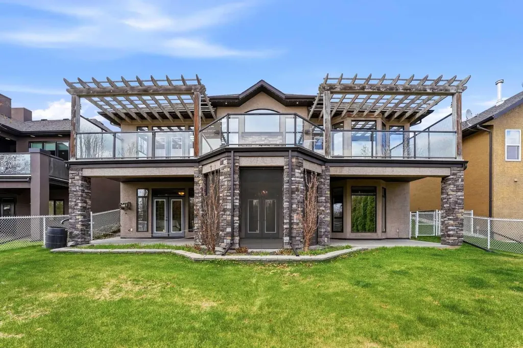 68 Oakwood Close Red Deer AB T4P 0C5