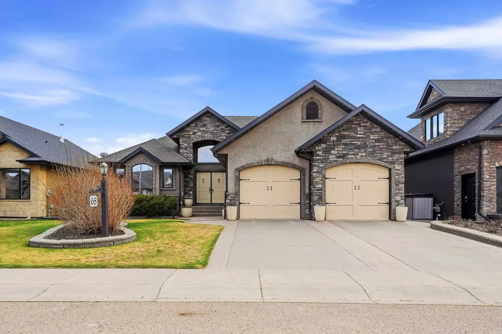68 Oakwood Close Red Deer AB T4P 0C5