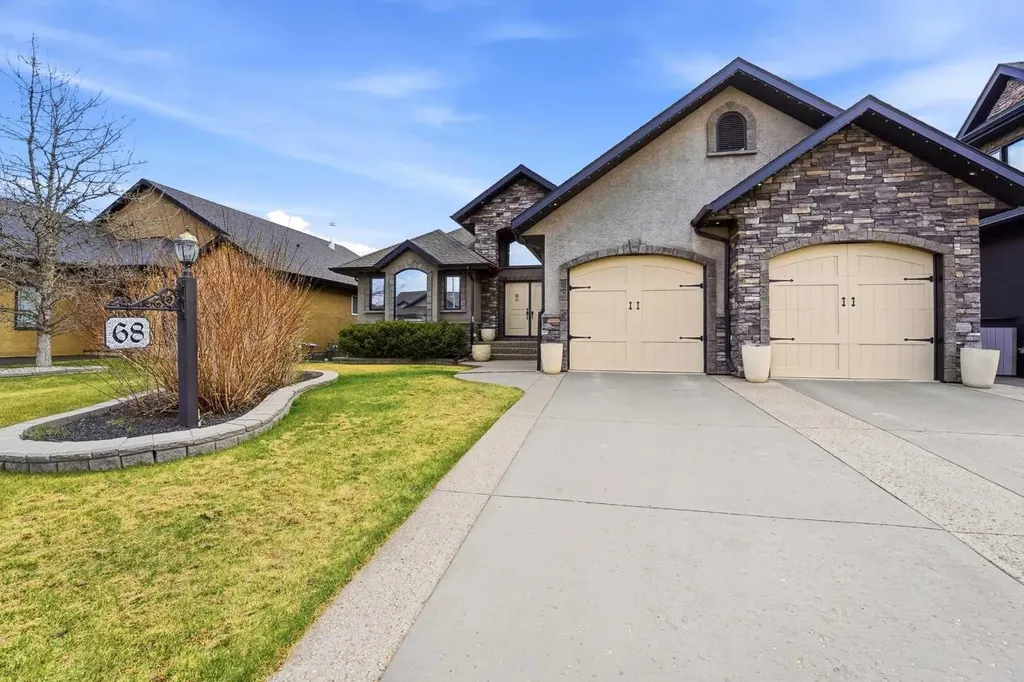 68 Oakwood Close Red Deer AB T4P 0C5