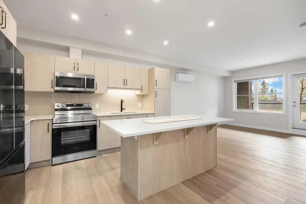 81 Arbour Lake View NW Calgary AB T3G 0H4