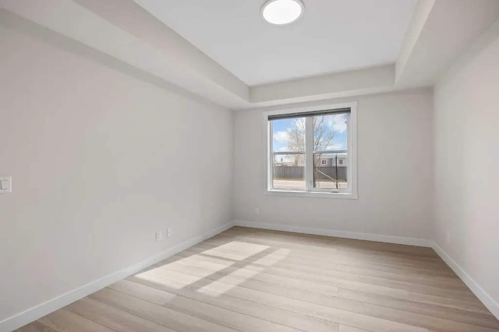 81 Arbour Lake View NW Calgary AB T3G 0H4