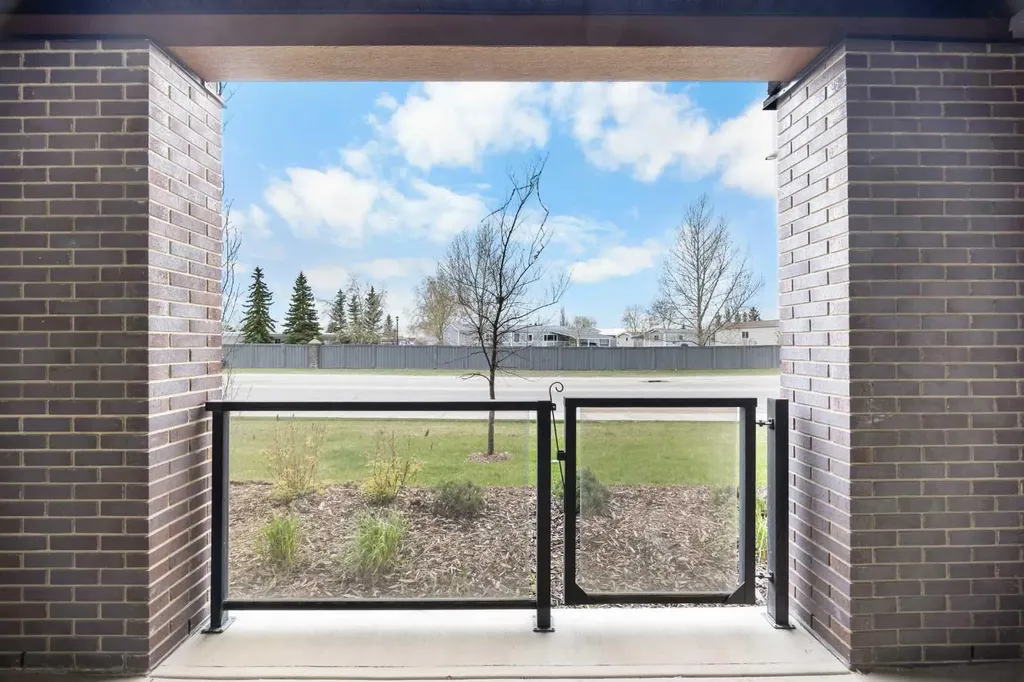 81 Arbour Lake View NW Calgary AB T3G 0H4