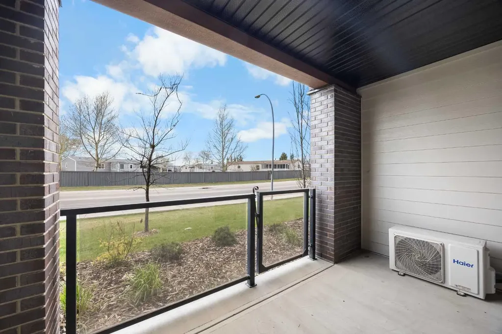 81 Arbour Lake View NW Calgary AB T3G 0H4