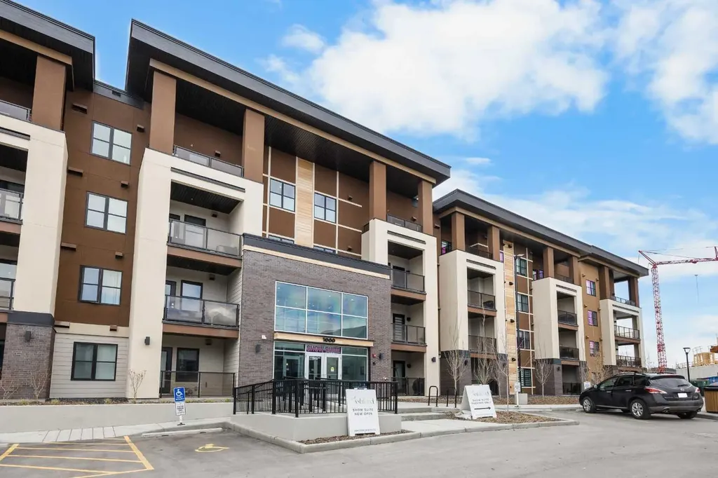 81 Arbour Lake View NW Calgary AB T3G 0H4