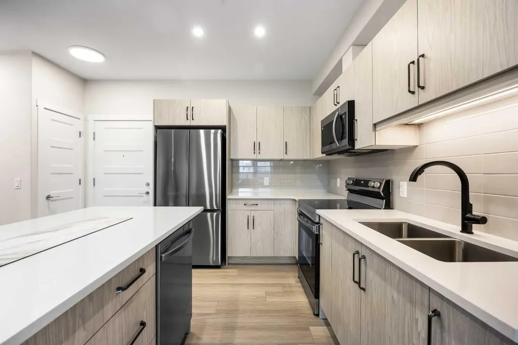 81 Arbour Lake View NW Calgary AB T3G 0H4