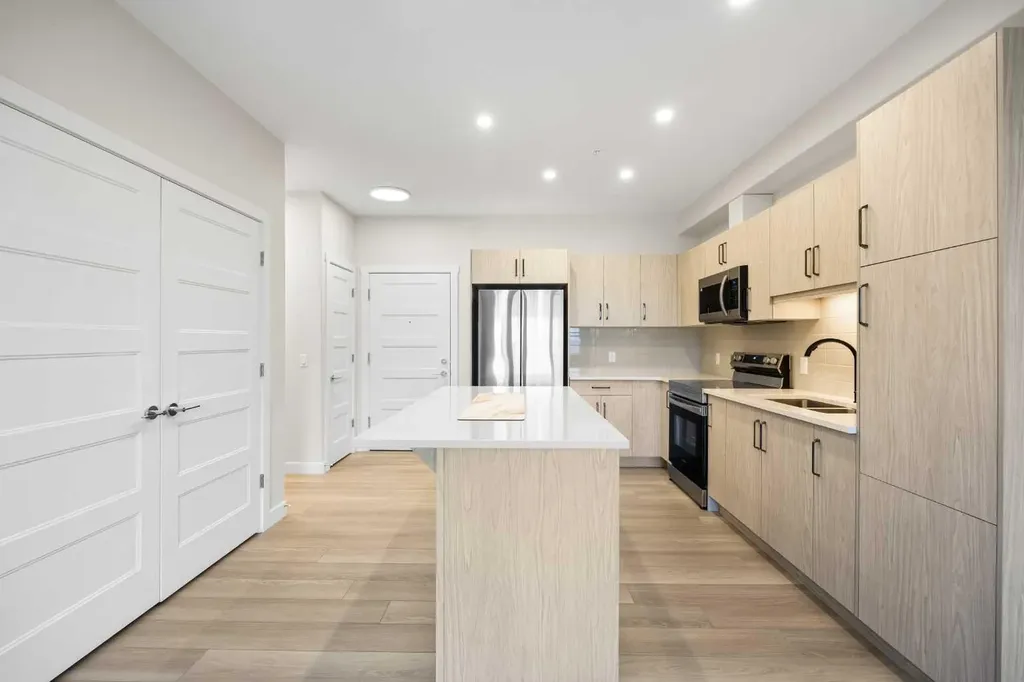 81 Arbour Lake View NW Calgary AB T3G 0H4