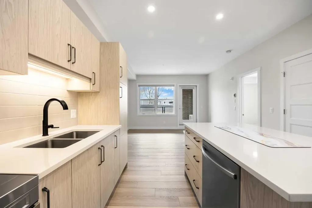 81 Arbour Lake View NW Calgary AB T3G 0H4