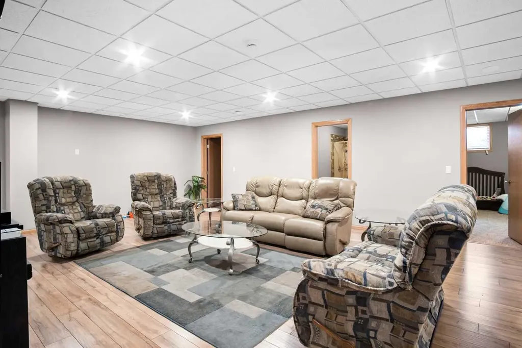 2 Harrison Green Olds AB T4H0E5