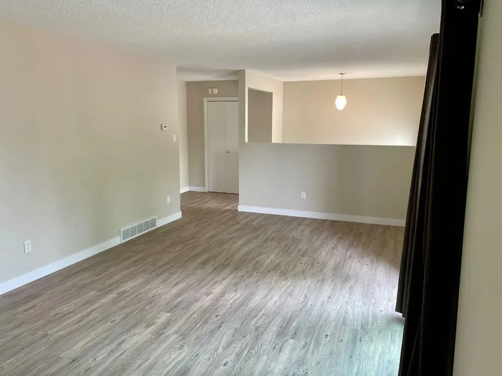 4824 Varsity Drive NW Calgary AB T3A 1A3