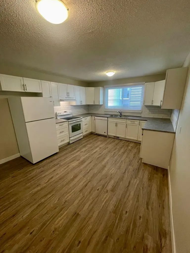 4824 Varsity Drive NW Calgary AB T3A 1A3