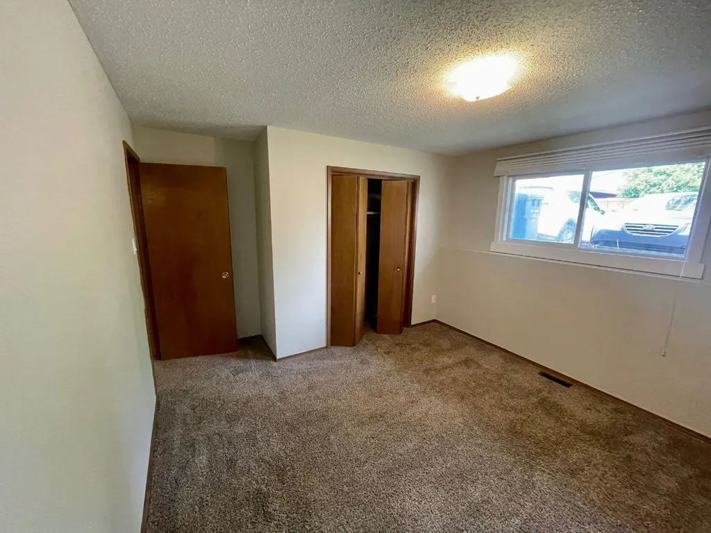4824 Varsity Drive NW Calgary AB T3A 1A3