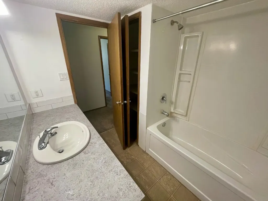 4824 Varsity Drive NW Calgary AB T3A 1A3