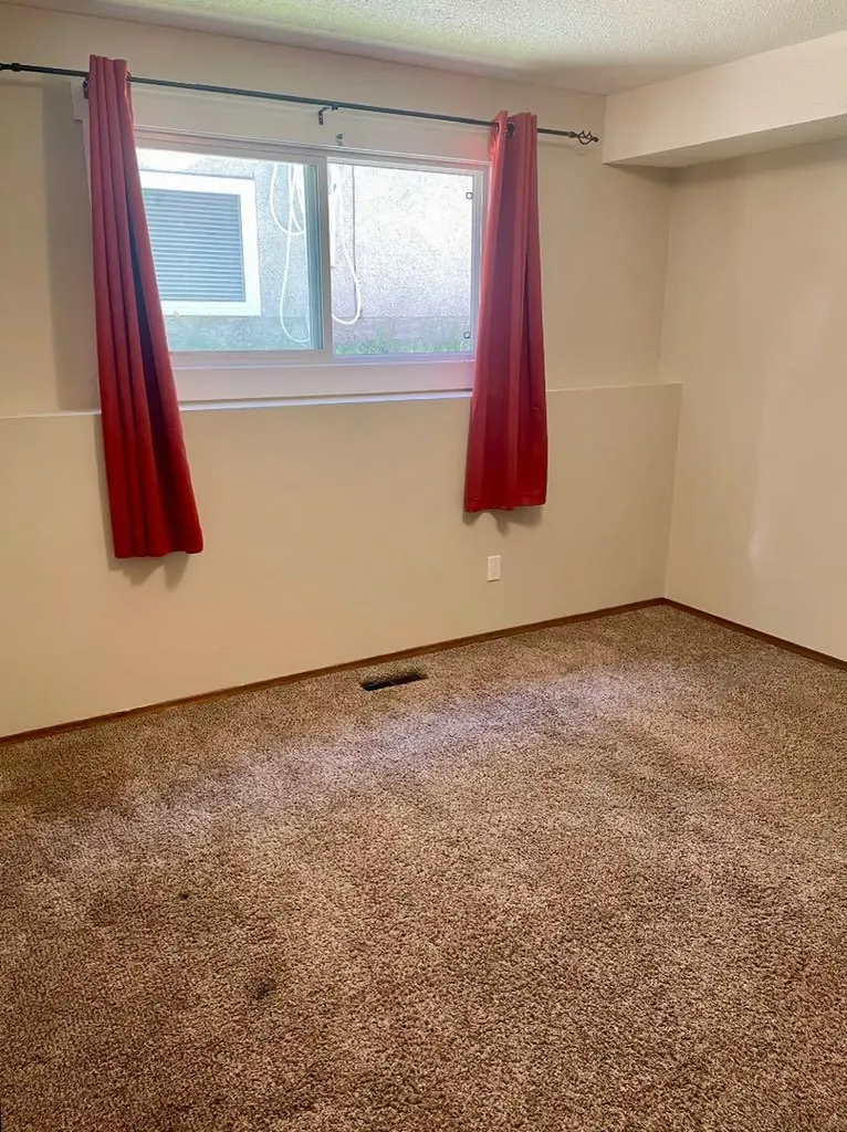 4824 Varsity Drive NW Calgary AB T3A 1A3
