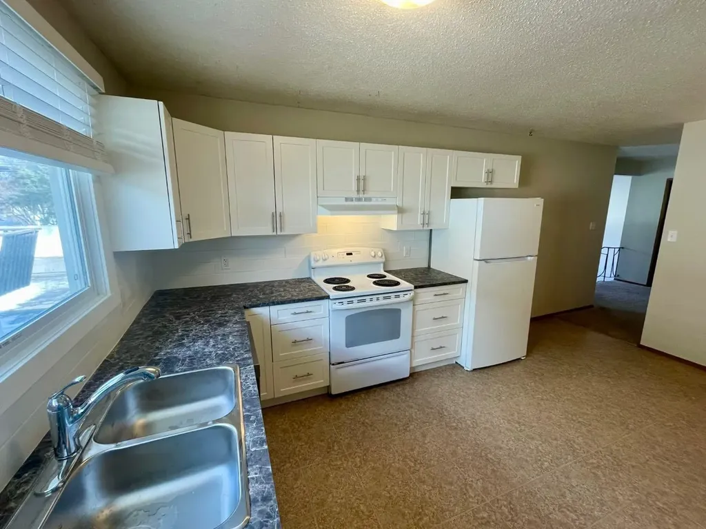 4824 Varsity Drive NW Calgary AB T3A 1A3