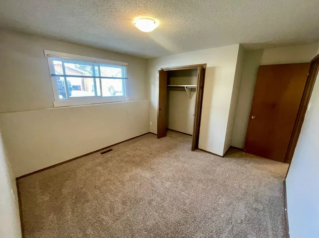 4824 Varsity Drive NW Calgary AB T3A 1A3