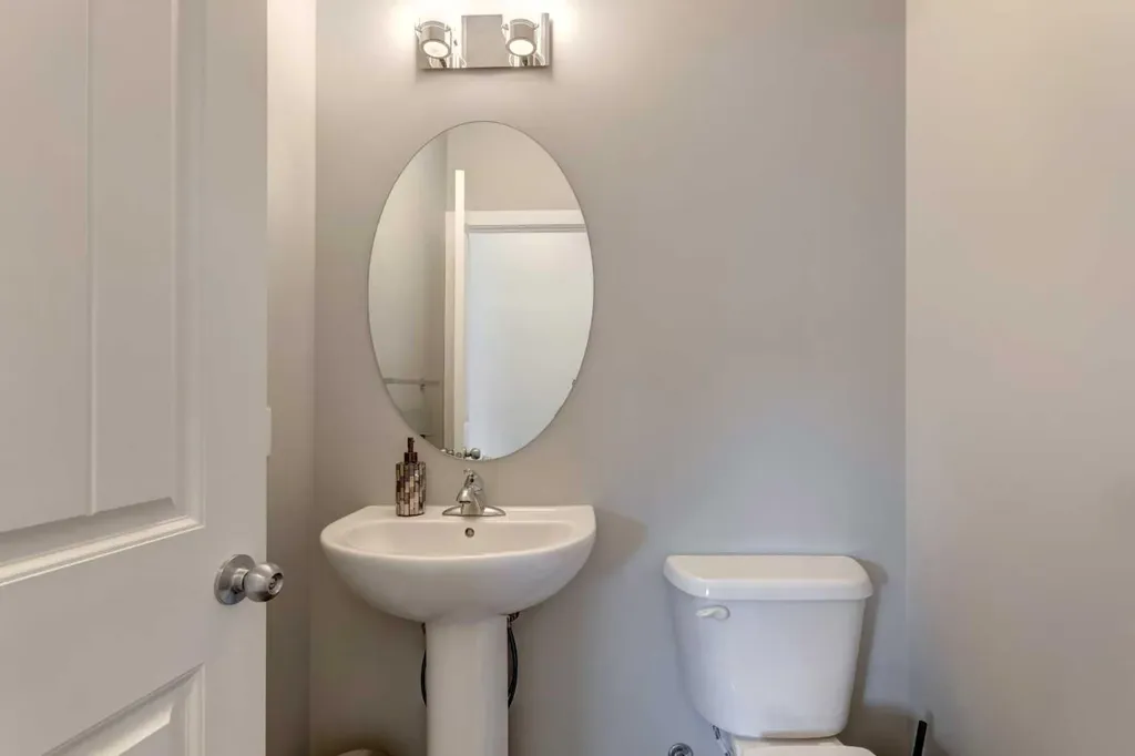 133 Legacy Glen Way SE Calgary AB T2X 4G6