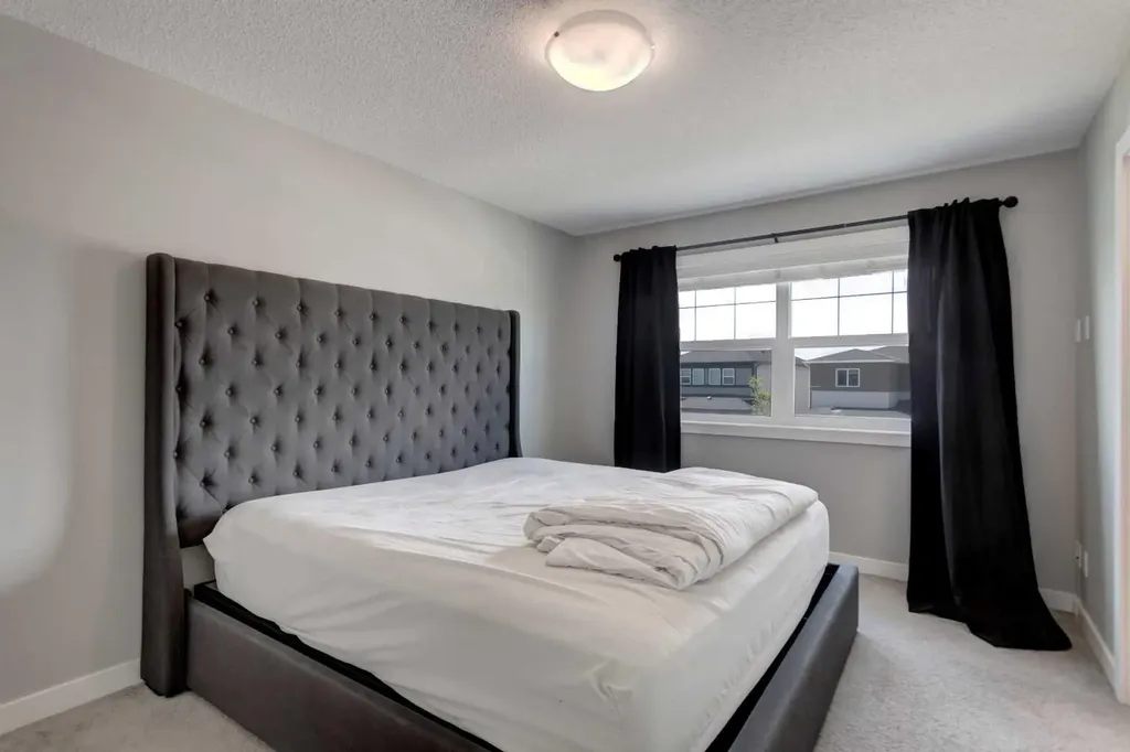 133 Legacy Glen Way SE Calgary AB T2X 4G6