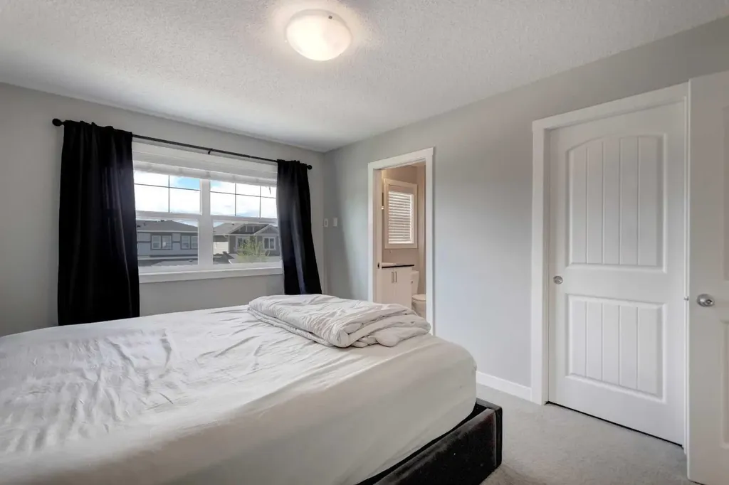 133 Legacy Glen Way SE Calgary AB T2X 4G6