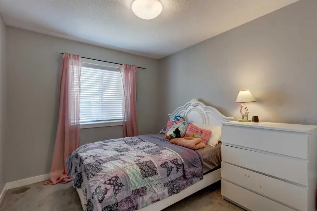 133 Legacy Glen Way SE Calgary AB T2X 4G6