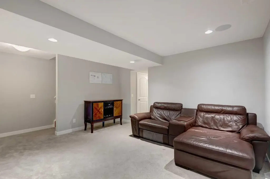 133 Legacy Glen Way SE Calgary AB T2X 4G6