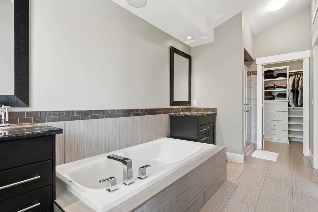 314 30 Avenue NE Calgary AB T2E2E1