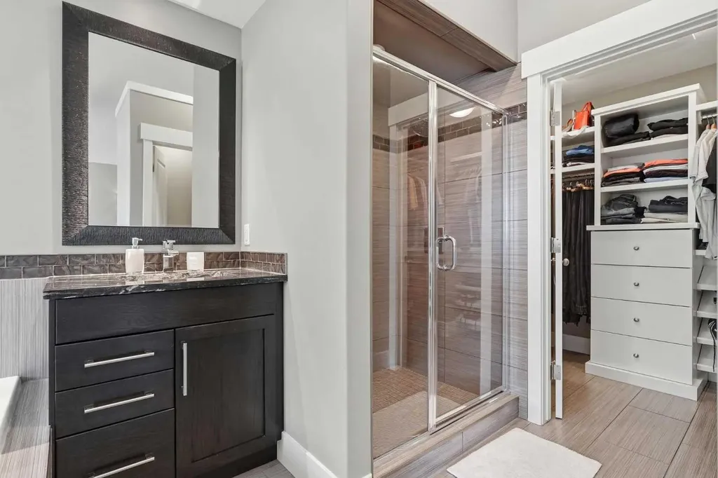 314 30 Avenue NE Calgary AB T2E2E1