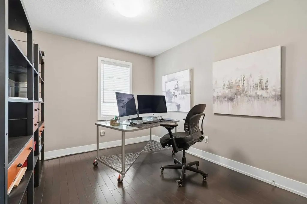 314 30 Avenue NE Calgary AB T2E2E1