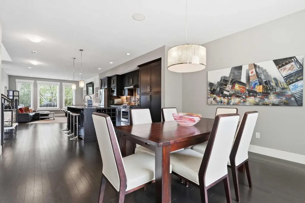 314 30 Avenue NE Calgary AB T2E2E1