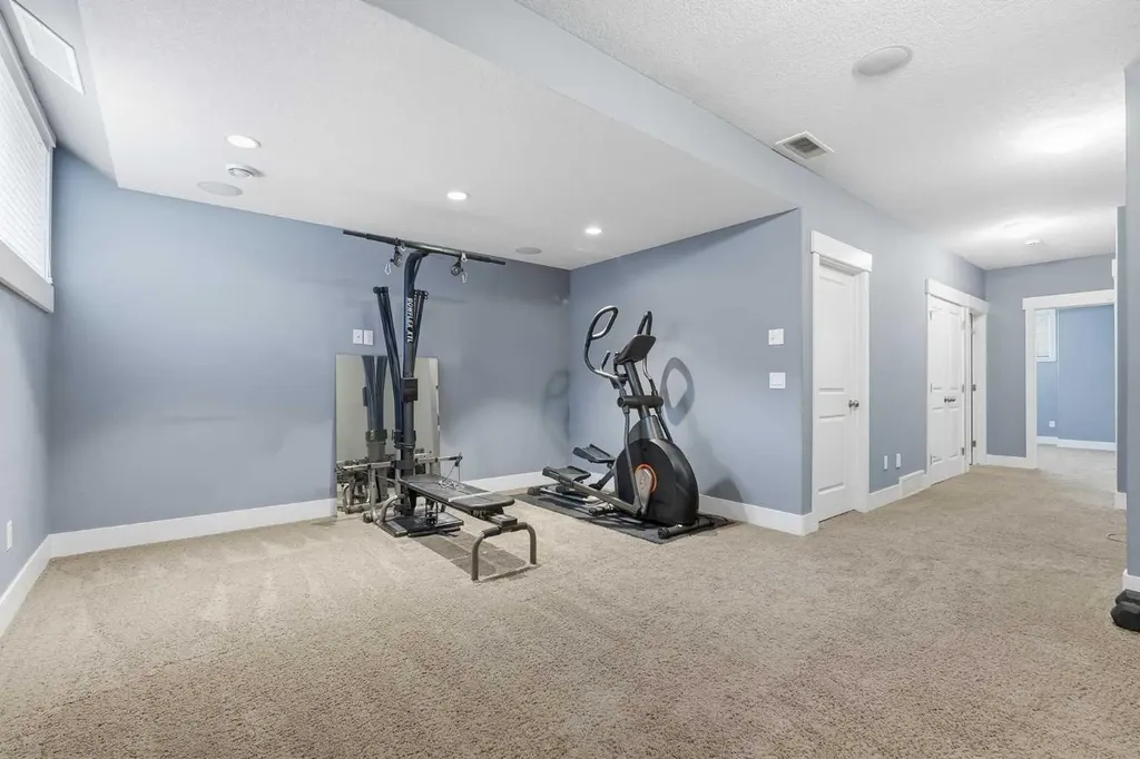 314 30 Avenue NE Calgary AB T2E2E1