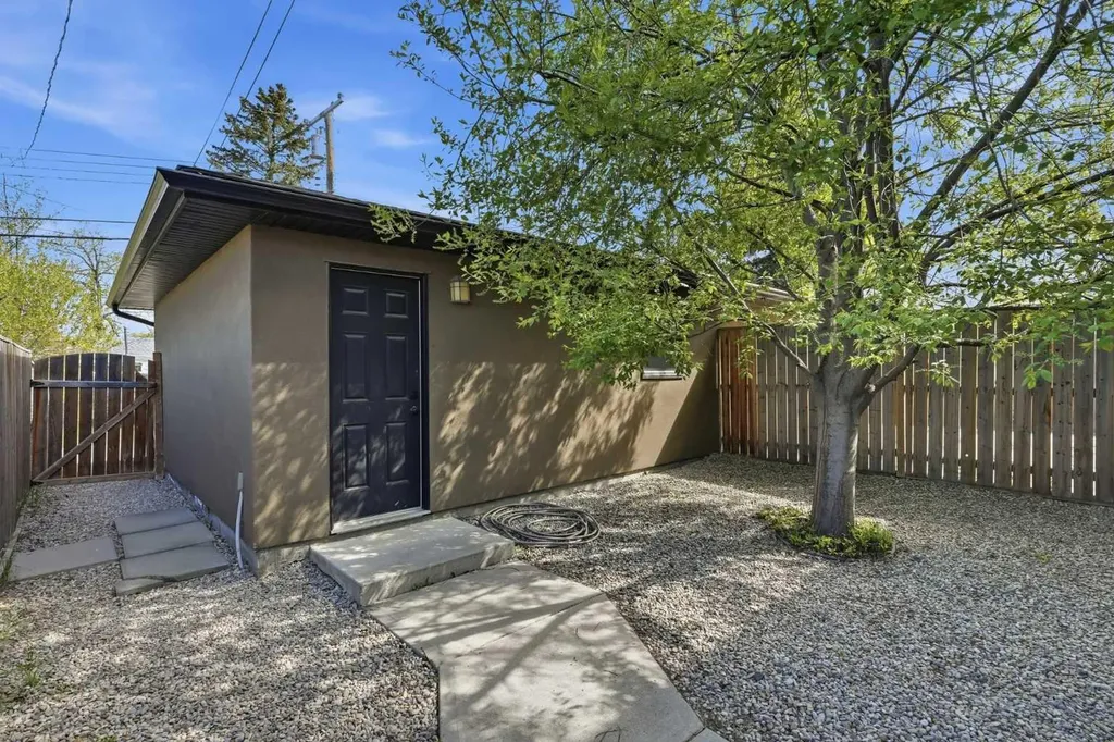 314 30 Avenue NE Calgary AB T2E2E1