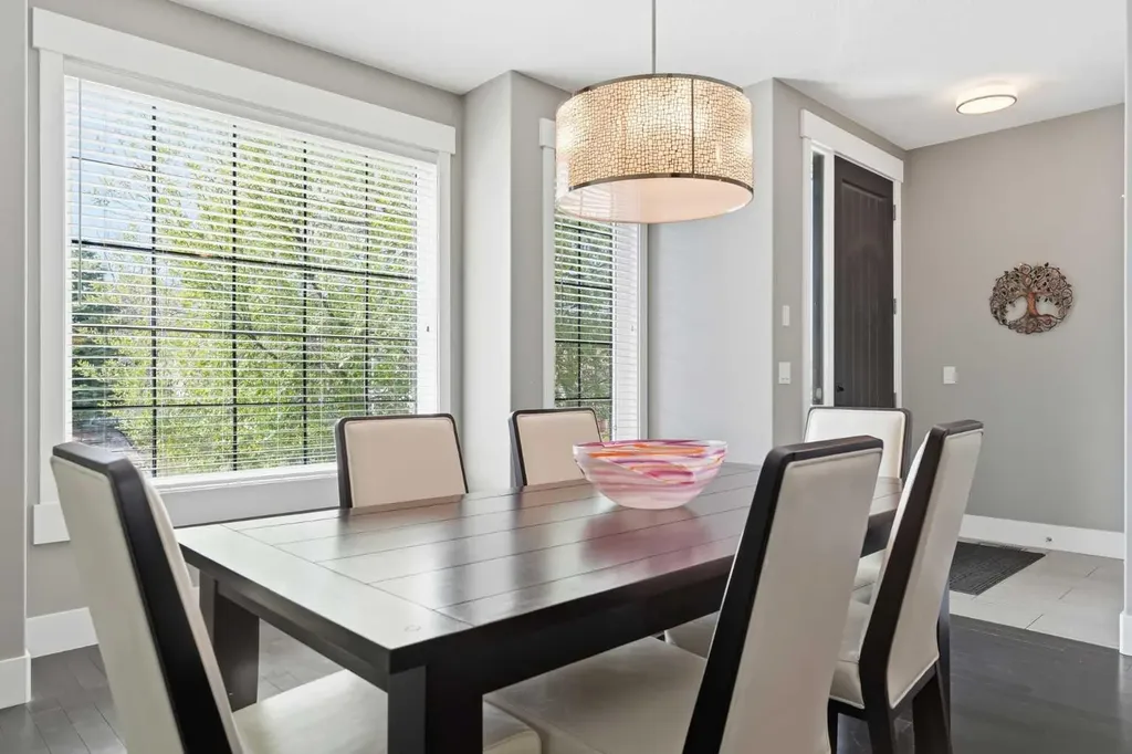 314 30 Avenue NE Calgary AB T2E2E1