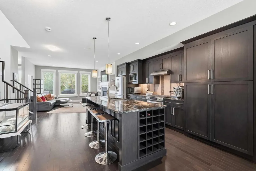314 30 Avenue NE Calgary AB T2E2E1