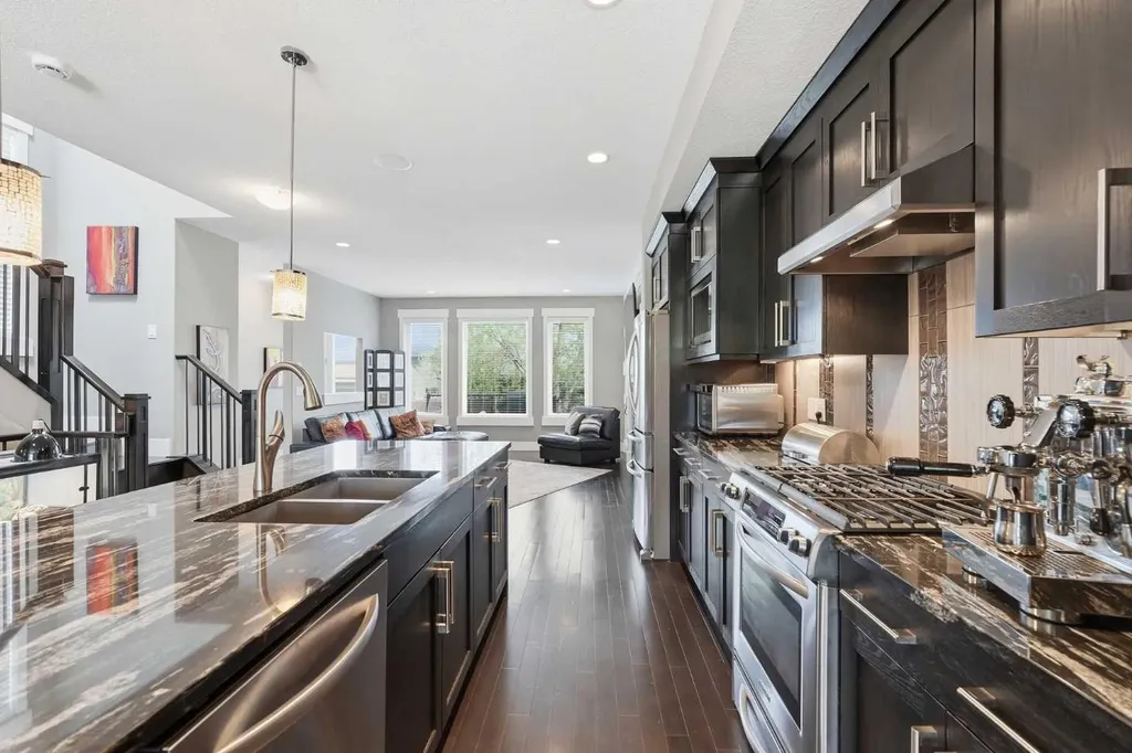 314 30 Avenue NE Calgary AB T2E2E1