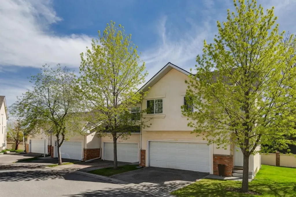 328 Prominence Heights SW Calgary AB T3H 2Z6