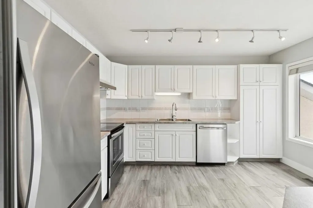 328 Prominence Heights SW Calgary AB T3H 2Z6