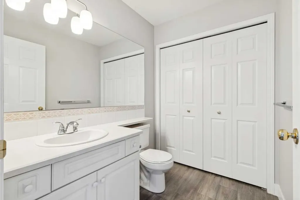 328 Prominence Heights SW Calgary AB T3H 2Z6