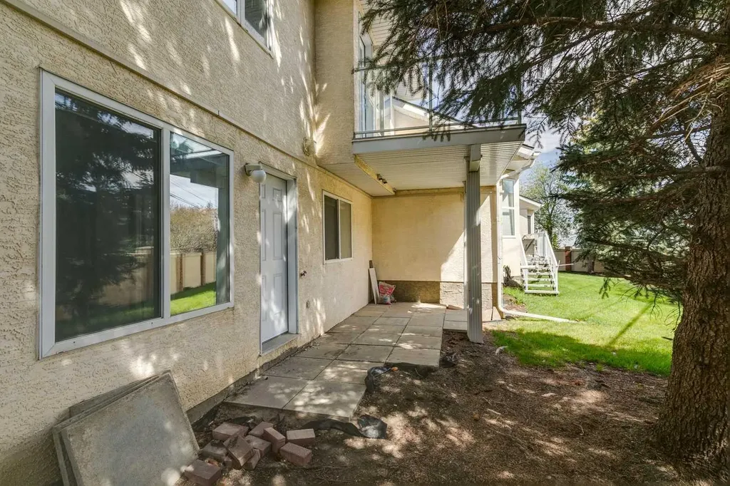 328 Prominence Heights SW Calgary AB T3H 2Z6