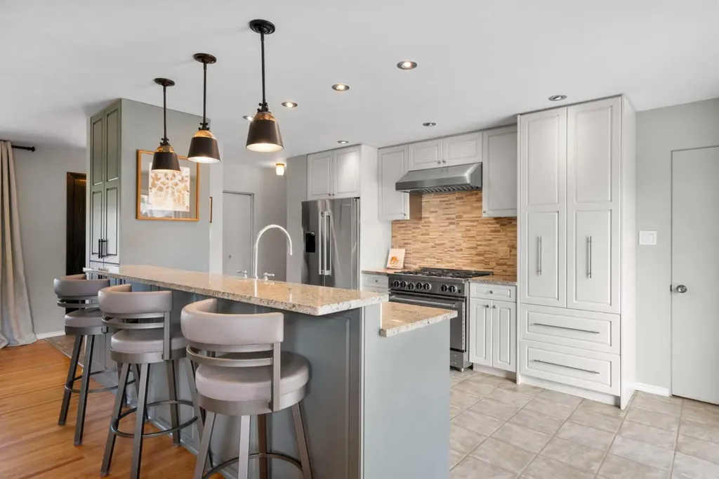 10220 Maple Grove Place SE Calgary AB T2J 1S6