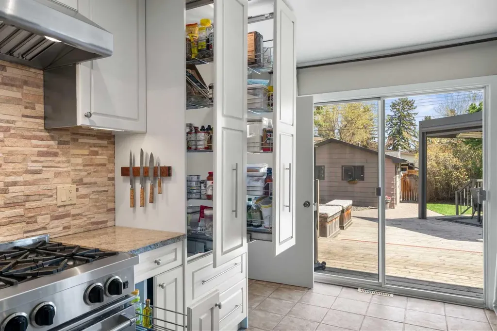 10220 Maple Grove Place SE Calgary AB T2J 1S6