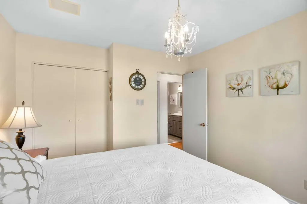 10220 Maple Grove Place SE Calgary AB T2J 1S6