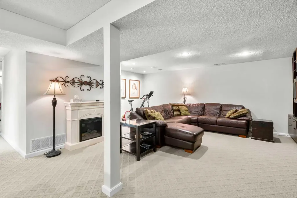 10220 Maple Grove Place SE Calgary AB T2J 1S6