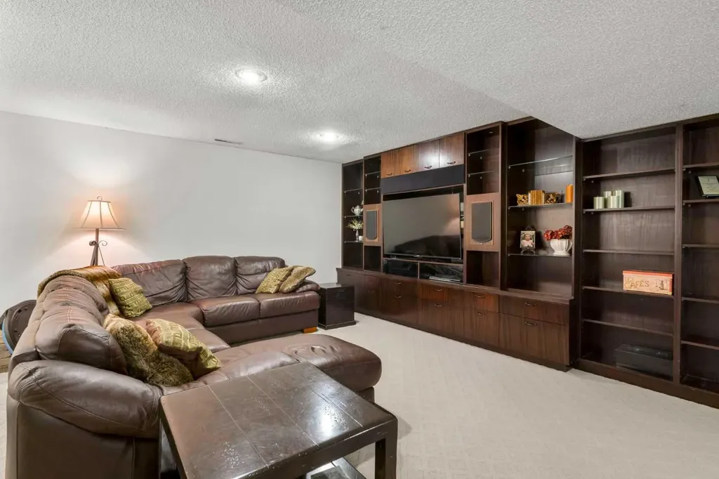 10220 Maple Grove Place SE Calgary AB T2J 1S6