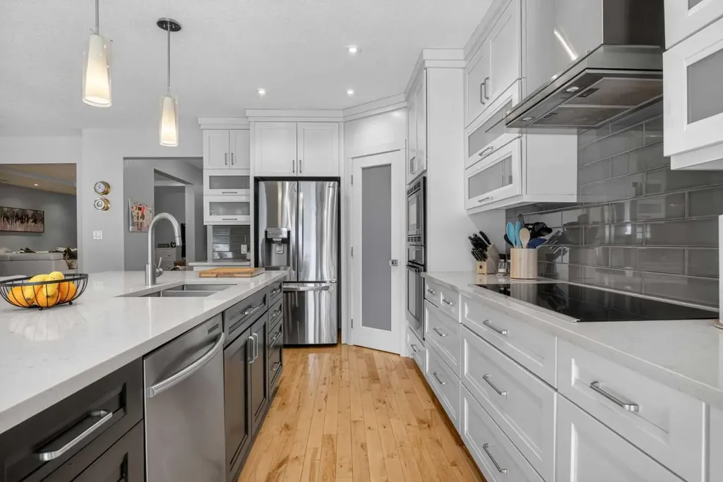 12 Wood Crescent SW Calgary AB T2W 4B4